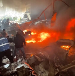 Equipas de resgate procuram sobreviventes nos escombros após ataques israelitas a Beirute