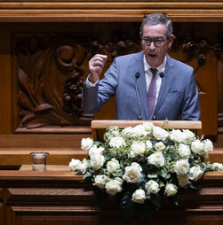 Deputado do PSD responsabiliza grávidas pelos partos em ambulâncias: 'Alertam tarde demais'