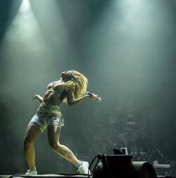 Buraka Som Sistema divulgam 'Puro Mambo' a primeira música inédita em doze anos