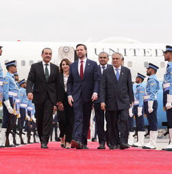 Irão: JD Vance chega ao Paquistão para conversações de paz
