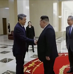 Kim Jong-un reúne-se com chefe da diplomacia chinesa 