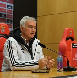 Mourinho: 'Fui claro e objetivo, quero ficar no Benfica'