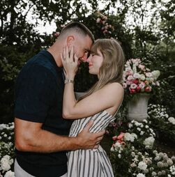 Taylor Swift e Travis Kelce já têm nova data para o casamento