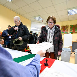 Urnas abrem na Hungria para decidir o futuro de Orbán