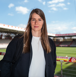 História na Bundesliga: Marie-Louise Eta é a primeira mulher a treinar uma equipa dos 'Big-5'
