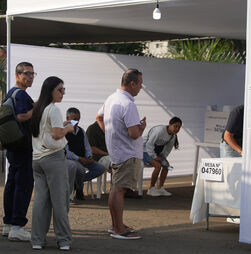 Urnas abrem no Peru para eleger nono Presidente em 10 anos