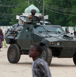 Força Aérea nigeriana erra alvo e mata mais de 100 pessoas em ataque contra jihadistas