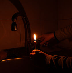 Apagão: um ano depois, continuamos às escuras