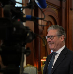 Primeiro-ministro britânico anuncia cimeira de líderes para discutir plano para estreito de Ormuz