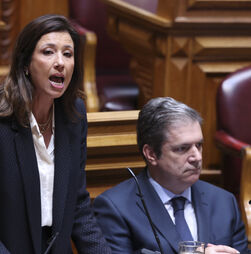 IL acusa Montenegro de 'lucrar com a maior crise energética dos últimos anos'