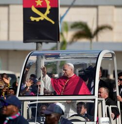 Leão XIV já chegou a Angola para visita de três dias 