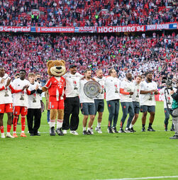 Bayern Munique sela 35.º título alemão com triunfo sobre o Estugarda 