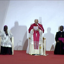 “É o amor que deve triunfar, não a guerra!”: Papa Leão XIV reza num santuário católico em Angola