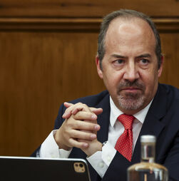 Álvaro Santos Pereira também teve de se desfazer de ações compradas em janeiro