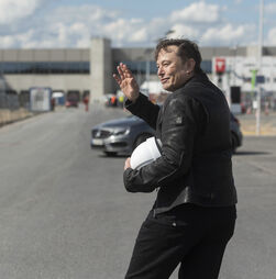 Elon Musk falha audição na justiça francesa sobre possíveis abusos na rede social X