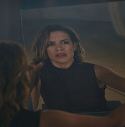 'Je ne Regrette Rien', uma peça inspirada no mito de Pandora