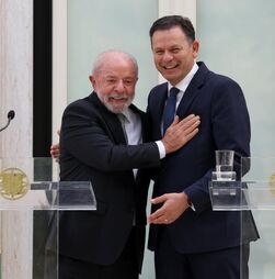 Lula da Silva destaca “melhor momento” das relações com Portugal enquanto Ventura grita “Lula ladrão”