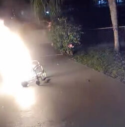 Cadeira de rodas elétrica explode à porta de casa na Florida 