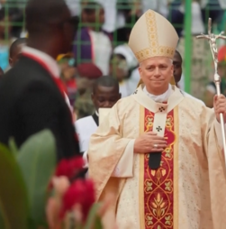 Papa Leão XIV celebra missa na Guiné Equatorial para encerrar viagem a África