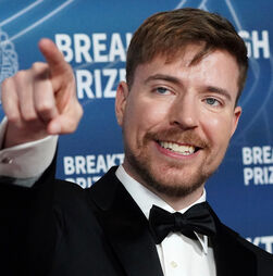 Ex-funcionária processa MrBeast por assédio e despedimento após licença de maternidade