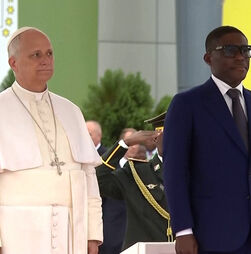 Papa Leão XIV deixa a Guiné Equatorial após viagem de 11 dias por África 