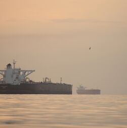 Irão: Londres e Paris 'confiantes' em 'progressos' para assegurar estreito de Ormuz: