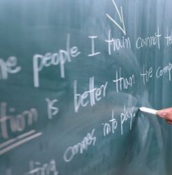 Professor de Filosofia fica completamente nu durante aula no Brasil e alega problemas mentais