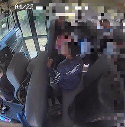 Alunos evitam tragédia após motorista escolar desmaiar ao volante