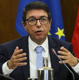 Diretor executivo rejeita relação entre falta de recursos e mais cesarianas no SNS