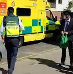 Imagens mostram aparato no local onde duas pessoas foram esfaqueadas junto a sinagoga em Londres