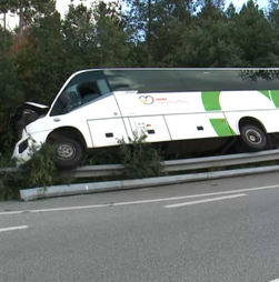 Autocarro escolar despista-se em Mangualde. Há alunos feridos