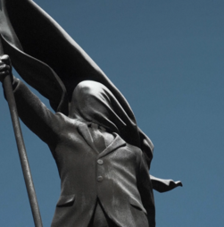 Banksy instala nova escultura no centro de Londres  