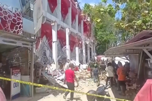 Sismo de magnitude 7.4 provoca pânico e danos em edifícios na Indonésia 