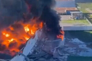 Enorme coluna de fumo negro em armazém ligado à BP após ataque no Iraque 