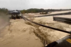 Imagens impressionantes mostram ponte que liga duas regiões de Itália colapsada