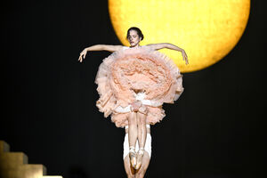 A artista a atuar a 16 de março em Lyon, no arranque da digressão que a traz agora a Portugal