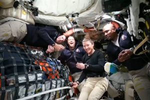 “Eu sou a canalizadora espacial”: astronauta Christina Koch resolve avaria na sanita a bordo da Artemis II 