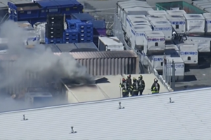 Incêndio deflagra na área de carga do aeroporto de São Francisco nos EUA 