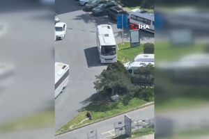 Vídeo mostra tiroteio em frente ao consulado de Israel em Istambul. Suspeitos foram abatidos pela polícia