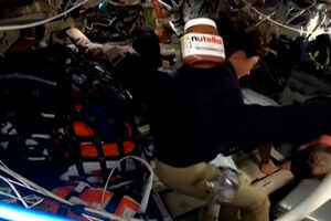 Frasco de Nutella a flutuar na Artemis II provoca gargalhadas 