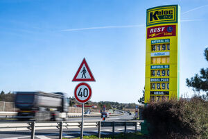 Faturas energéticas da UE vão aumentar quase 1.900 euros anuais devido  à guerra no Irão