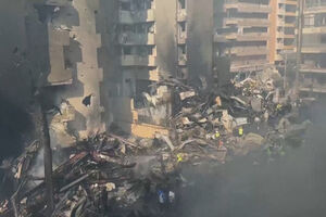 Ataques israelitas deixam edifícios totalmente destruídos no centro de Beirute