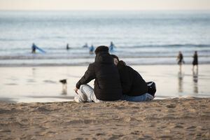 Estudo revela machismo persistente na Geração Z, com jovens a defenderem a obediência da mulher ao marido