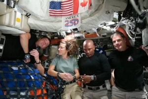 "Foi um momento muito marcante": Reid Wiseman recorda homenagem feita pela tripulação da Artemis II à sua mulher   