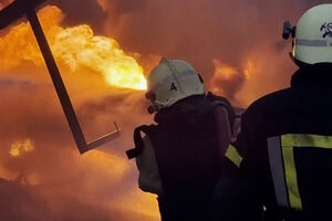 Ataque russo provoca danos em infraestruturas portuárias e energéticas na cidade ucraniana de Odessa  