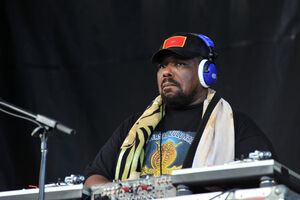 Afrika Bambaataa, pioneiro do hip-hop, ajudou a popularizar o género