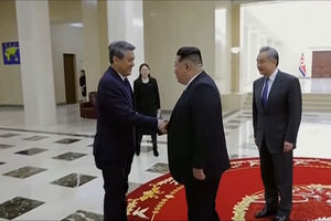 Kim Jong-un reúne-se com chefe da diplomacia chinesa 