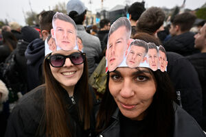 Apoiantes de Péter Magyar