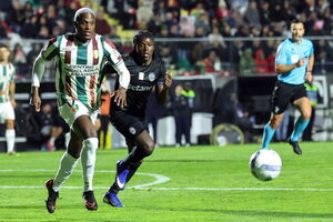 Jogo de futebol entre o Estoril Praia e o Sporting CP