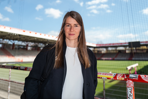 Marie-Louise Eta é a primeira mulher a treinar uma equipa na Bundesliga